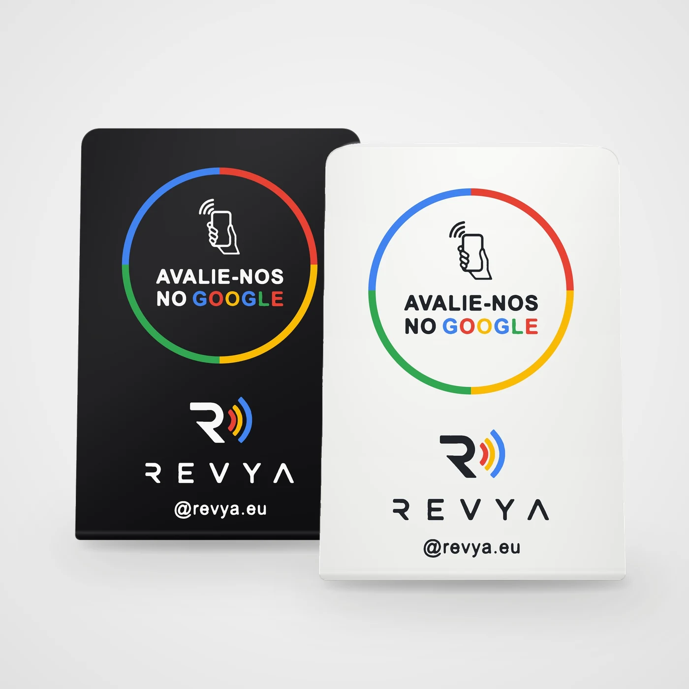 Expositores de mesa NFC com o anel do Google e a mensagem «Avalie-nos no Google», em preto e em branco